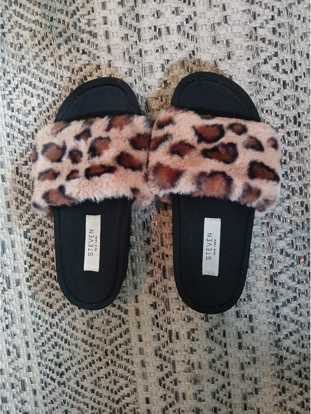 Steve Madden Sliders Faux Fur Leopard Print Slippers Size 8 Women’s